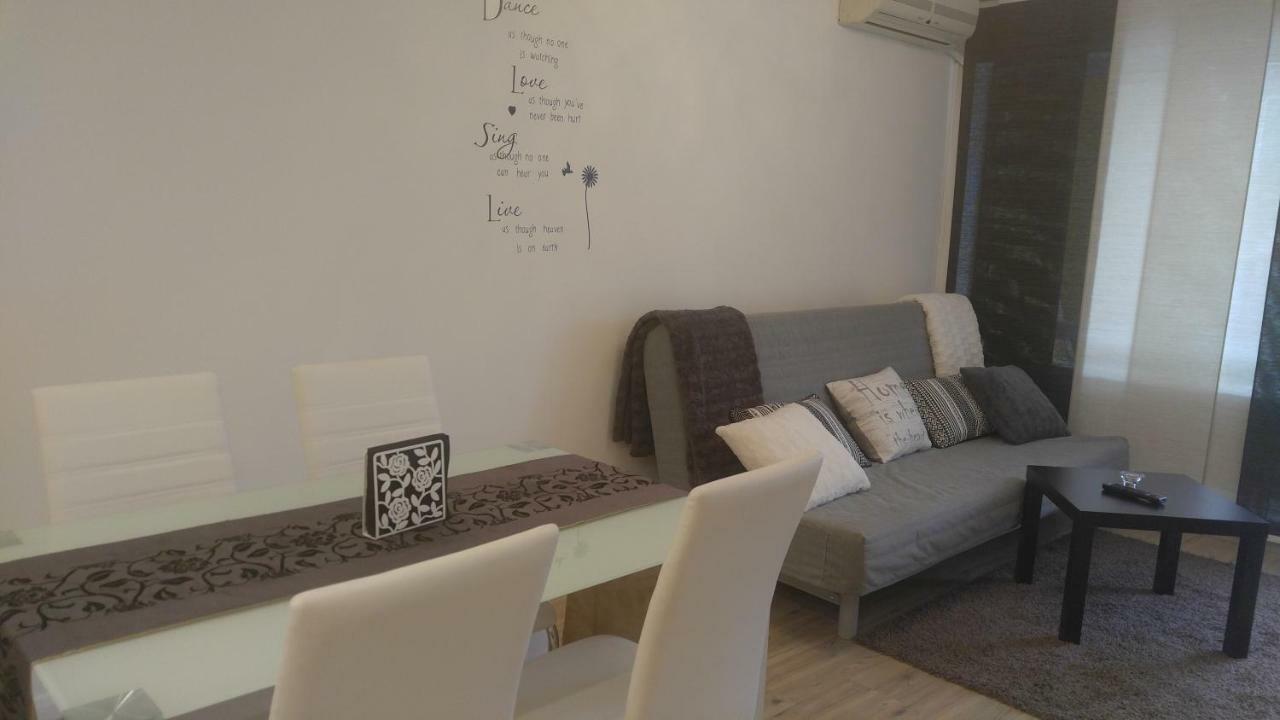Modern Apartment Sofia Center Bagian luar foto