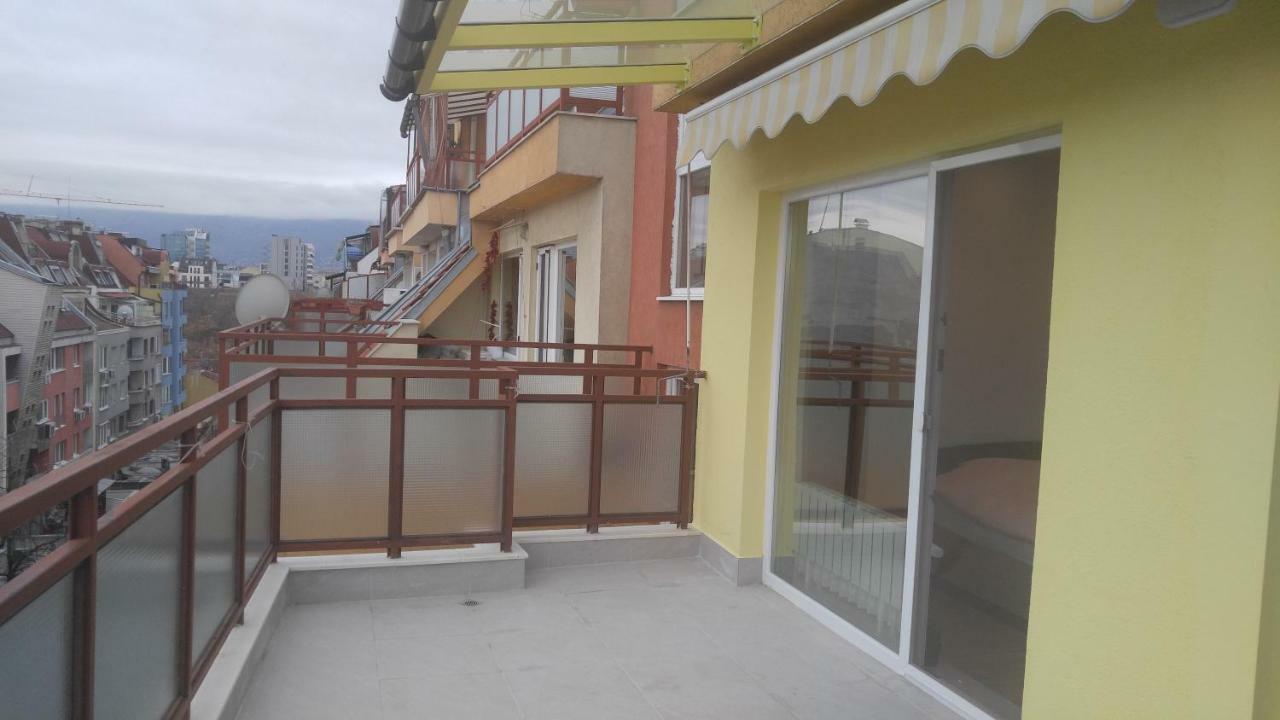 Modern Apartment Sofia Center Bagian luar foto